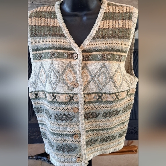 Woolrich Jackets & Blazers - Vintage Woolrich Women's Lambswool Silk Blend Embroidered Button Up Sweater Vest